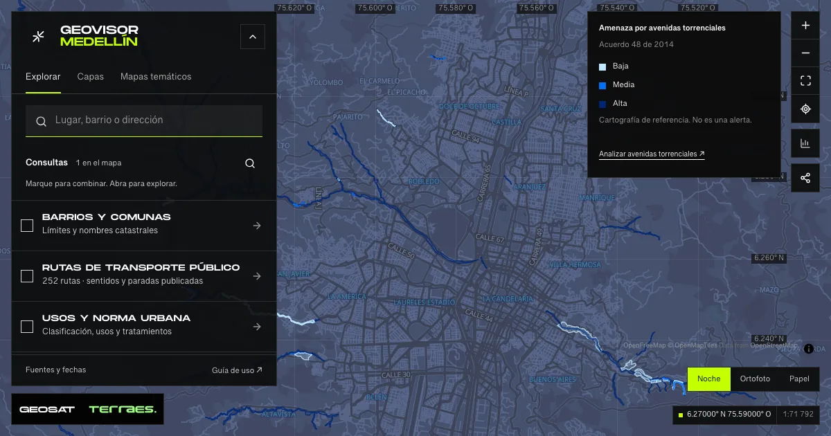 Geovisor GeoSAT: consulta «Amenaza por avenidas torrenciales» activa sobre el mapa de Medellín.