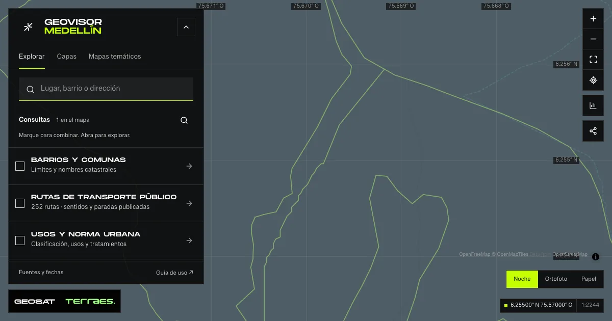 Geovisor GeoSAT: consulta «Coberturas del suelo rural» activa sobre el mapa de Medellín.