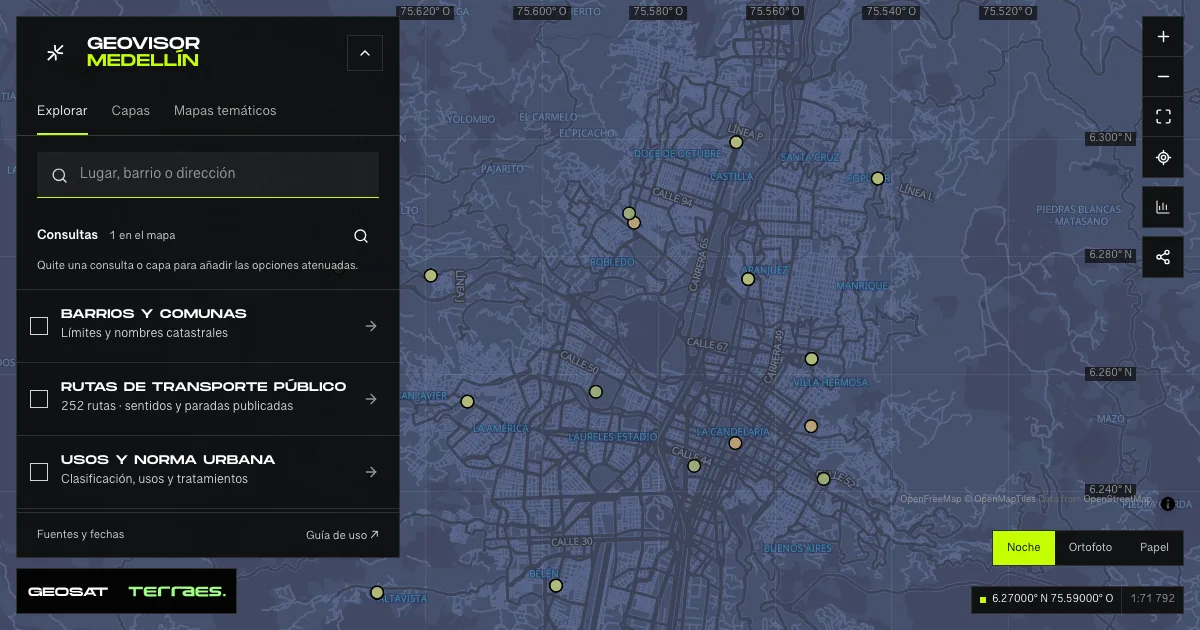 Geovisor GeoSAT: consulta «Emprendimiento y empleo» activa sobre el mapa de Medellín.