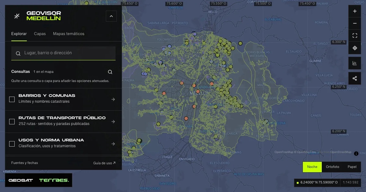 GeoSAT geovisor: “DAGRD risk management” query enabled on the Medellín map.