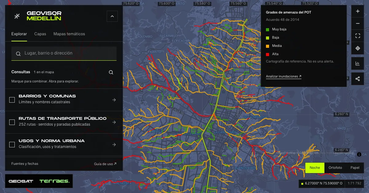 Geovisor GeoSAT: consulta «Amenaza por inundaciones» activa sobre el mapa de Medellín.