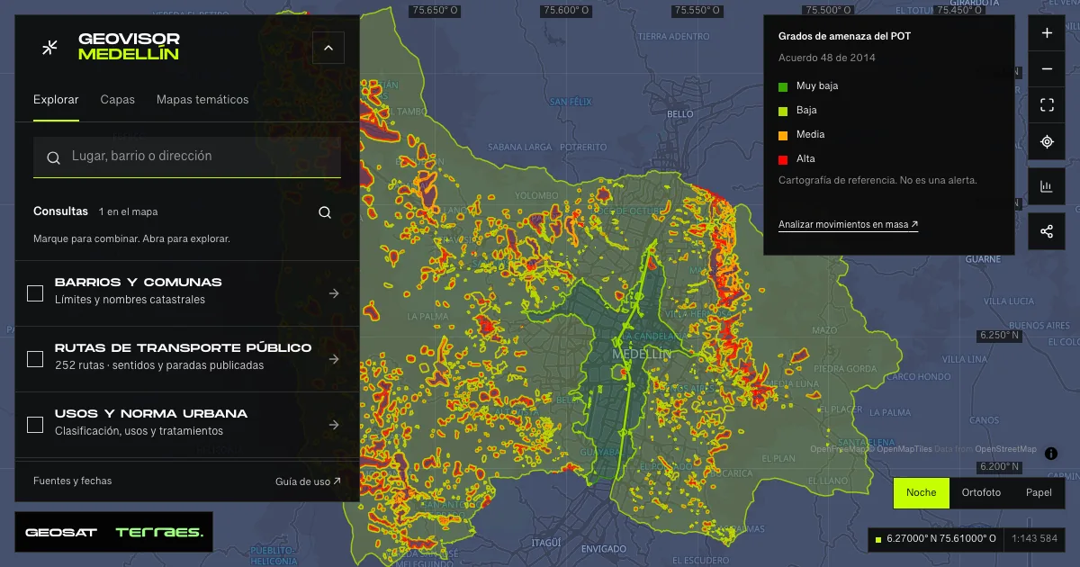 Geovisor GeoSAT: consulta «Amenaza por movimientos en masa» activa sobre el mapa de Medellín.