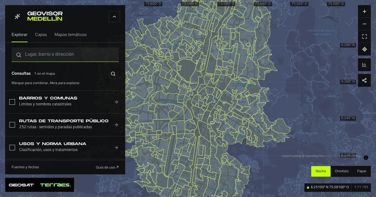 Geovisor GeoSAT: consulta «Densidad, índice y altura» activa sobre el mapa de Medellín.