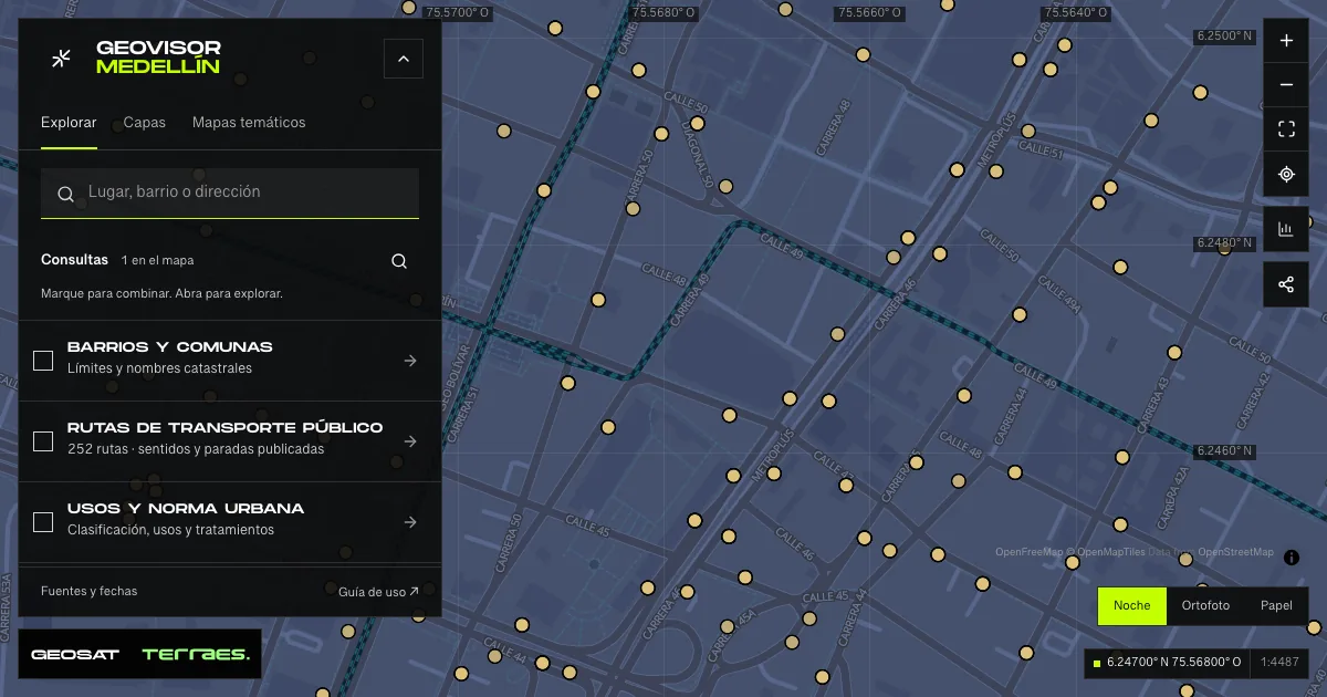 GeoSAT geovisor: “Bus stops in this area” query enabled on the Medellín map.