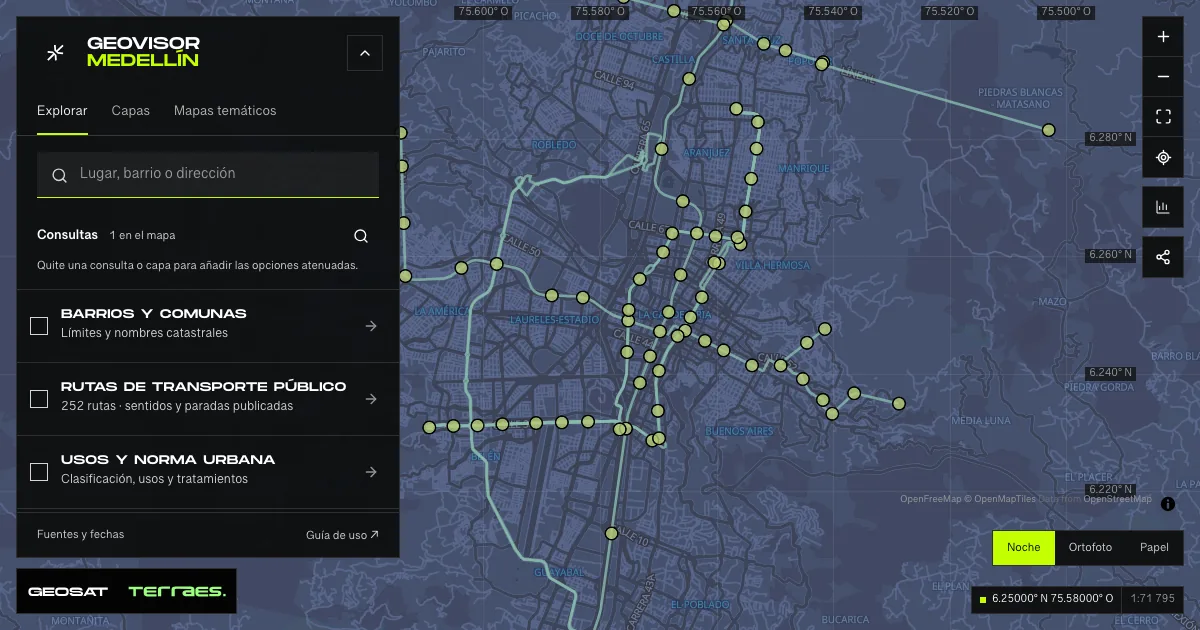 Geovisor GeoSAT: consulta «Metro, cables y tranvía» activa sobre el mapa de Medellín.
