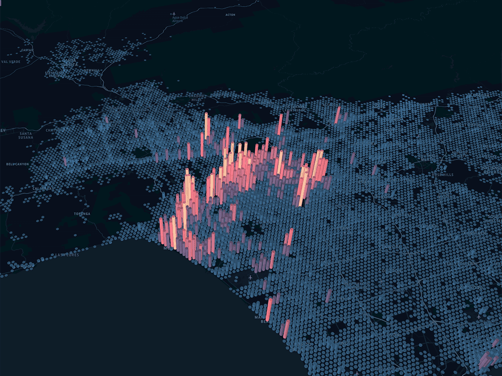 Official kepler.gl visualization with colored hexagonal columns over a dark map.